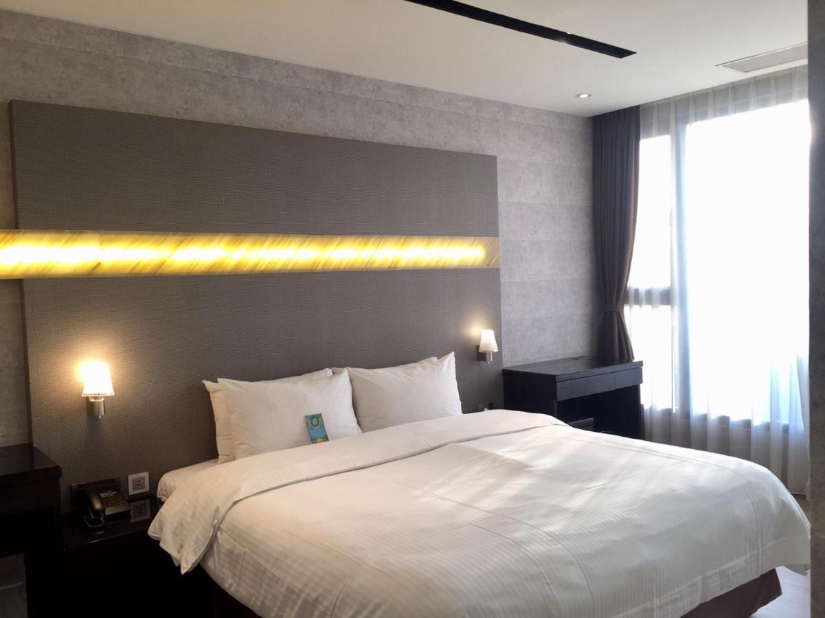 Fengjia Hotel Bell Taichung Esterno foto